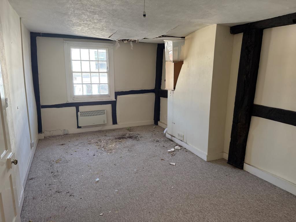 Lot: 22 - SUBSTANTIAL MIXED USE PERIOD PROPERTY WITH DEVELOPMENT POTENTIAL - Bedroom at front overlooking High Street